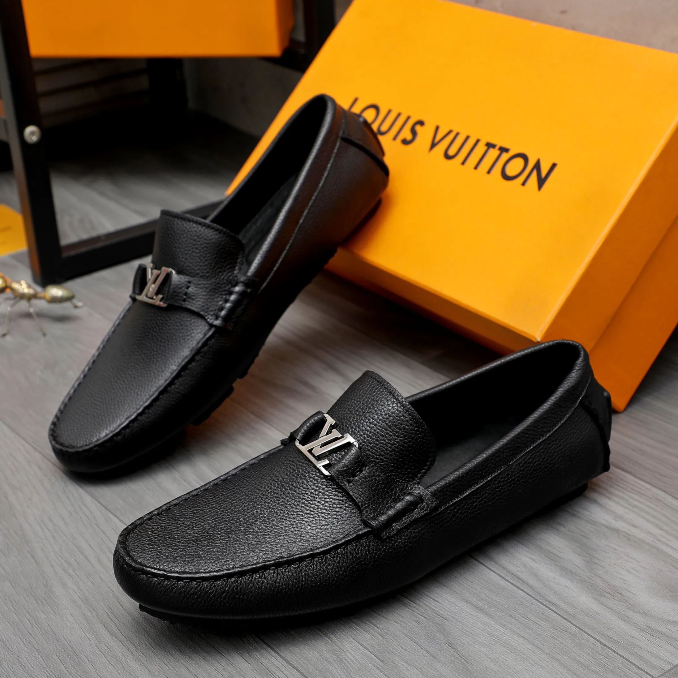 Men's shoes💰400 Product trademark: LV "Louis Vuitton" casual slip-on shoes Regular size: 38-45 (45 is custom-made and non-returnable) Product materials: Selected pebbled cowhide upper, pigskin lining, rubber outsole